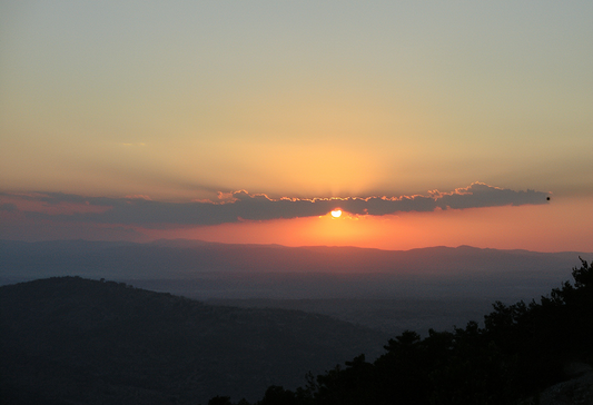 Golden Horizon Sunset Canvas Wall Art – Serene Mountain Landscape