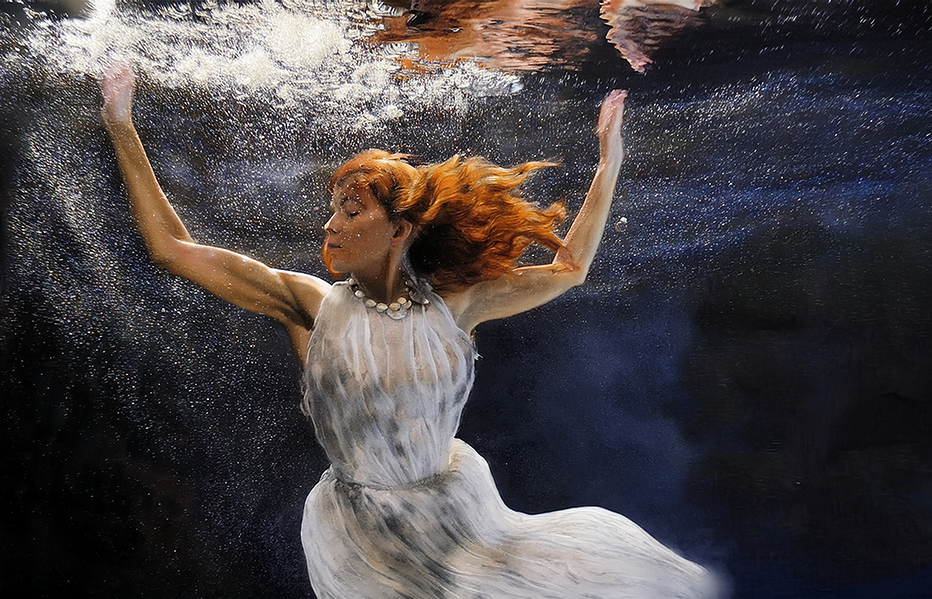 Into the Deep – Underwater Elegance Canvas Wall Art